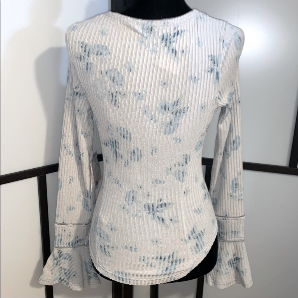 🆕Free People Floral Print Ribbed Henley In Grey - Picture 4 of 13